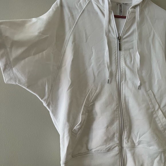 Short Sleeve Hood Shirt - Picture 3 of 3